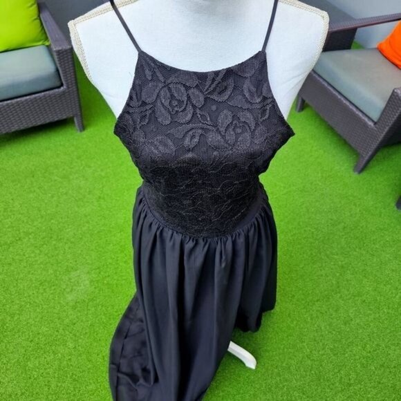 Lulus ✦ Black Lace Crop Top & Maxi Skirt Set ✦ High Slit Lace-Up Back Size S EUC - Picture 6 of 16